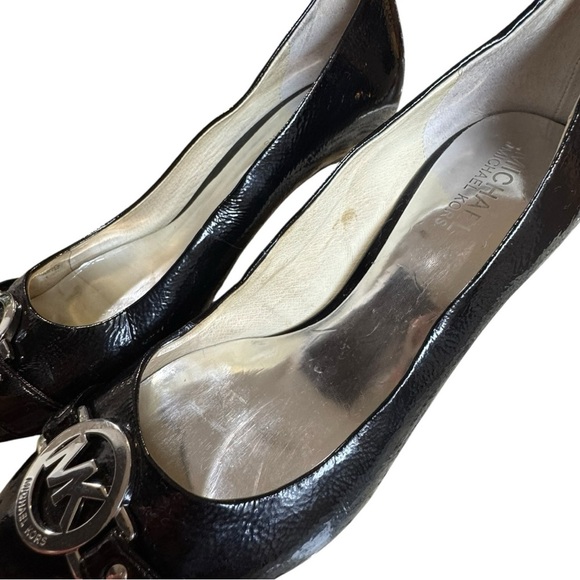 Michael Kors Black Patent Leather MK Logo Round Toe Heels Size 7 - Picture 8 of 13